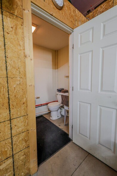 More Photos Of 380 S Main St, De Graff Light Manufacturing For Sale