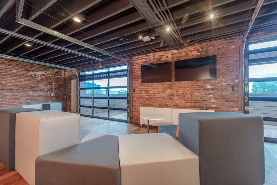 More Photos Of 3026-3036 Locust St, Saint Louis Loft Creative Space For Lease