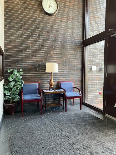 More Photos Of 456 W Frontage Rd, Northfield Office For Sale