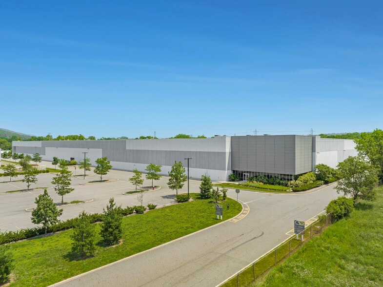 More Photos Of 100 Performance Dr, Mahwah Distribution For Lease