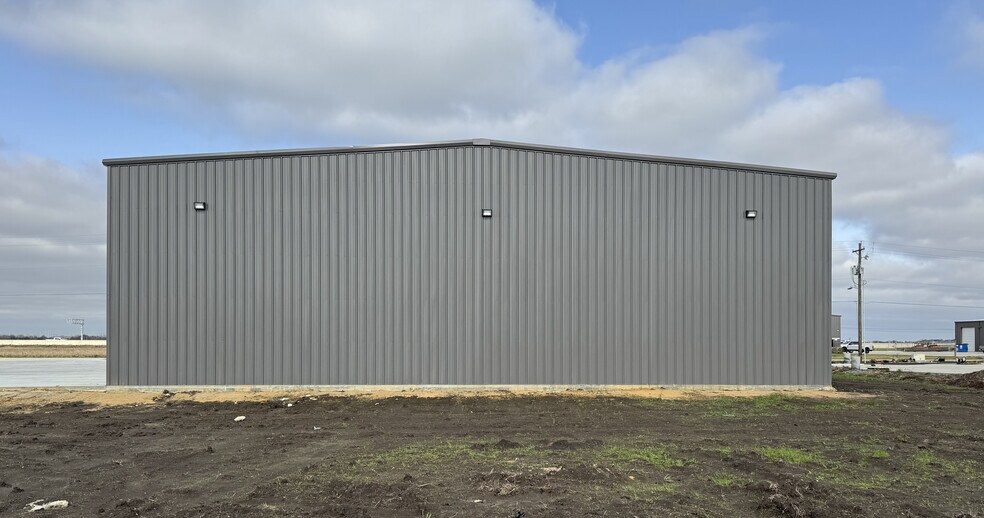 More Photos Of 8850 Industrial Pky, Beaumont Industrial For Lease