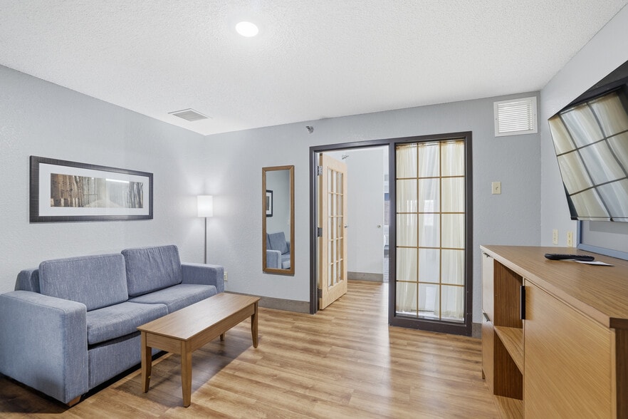 More Photos Of 4675 White Bear Pky, White Bear Lake Hotel For Sale