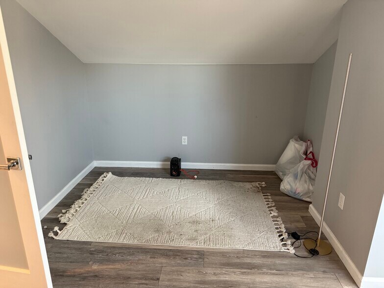 More Photos Of 10 Broadway, Trumbull General Retail For Lease