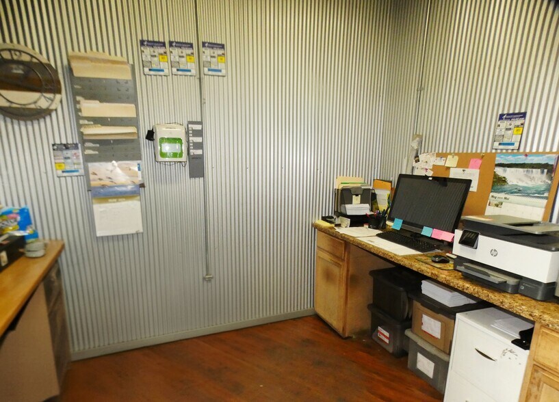 More Photos Of 105 W Water St, Pinckneyville Specialty For Sale