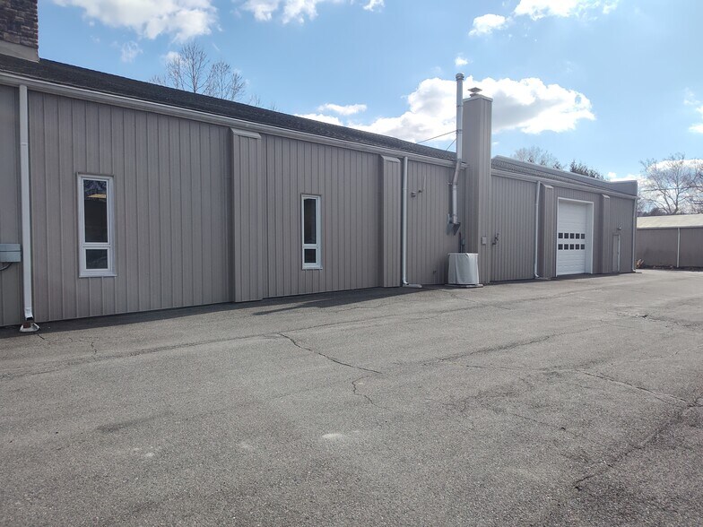 Primary Photo Of 300 5th St, Belvidere Light Distribution For Sale