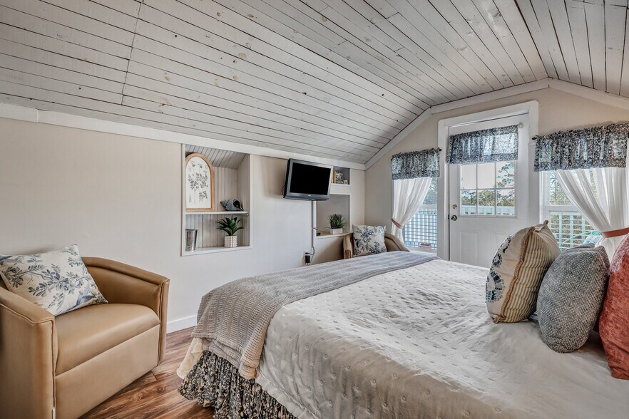 More Photos Of 24 Van Horne Ave, Tybee Island Hospitality For Sale