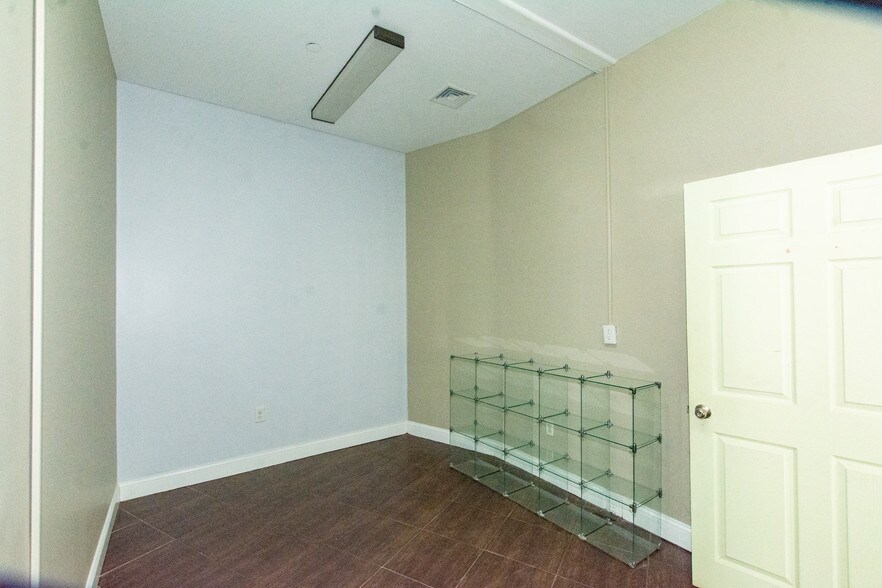 More Photos Of 975-977 Saratoga St, Boston Storefront Retail Office For Lease