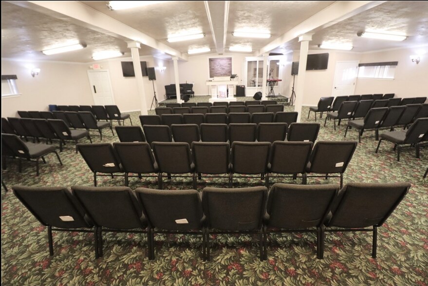 More Photos Of 1010 E Independence St, Shawnee Religious Facility For Lease