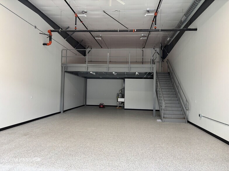 More Photos Of 20485 NE Funner Pl, Bend Self Storage For Sale