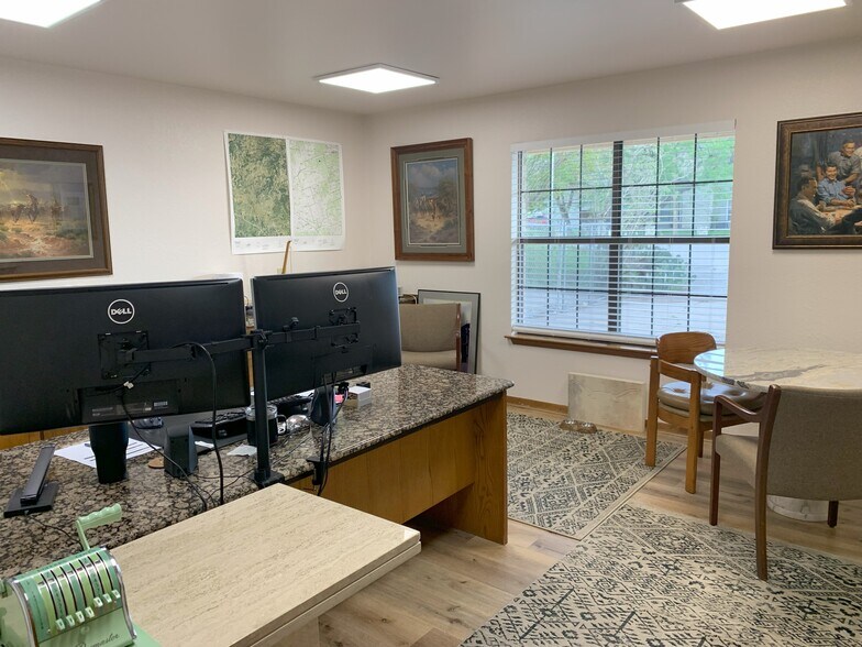 More Photos Of 13240 Pond Springs Rd, Austin Warehouse For Sale