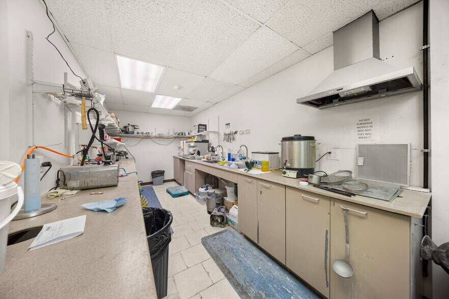 More Photos Of 5413 Walnut Ave, Downers Grove Office For Lease