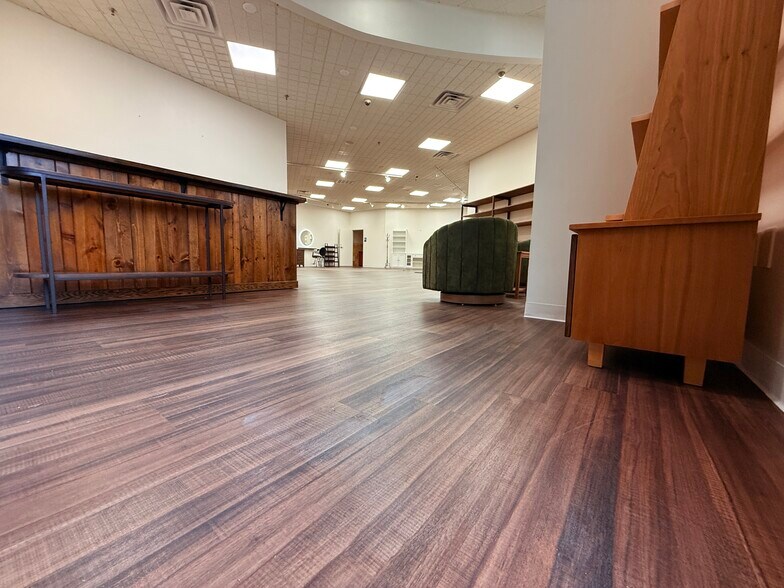 More Photos Of 451-465 Canyon del Rey Blvd, Del Rey Oaks Unknown For Lease