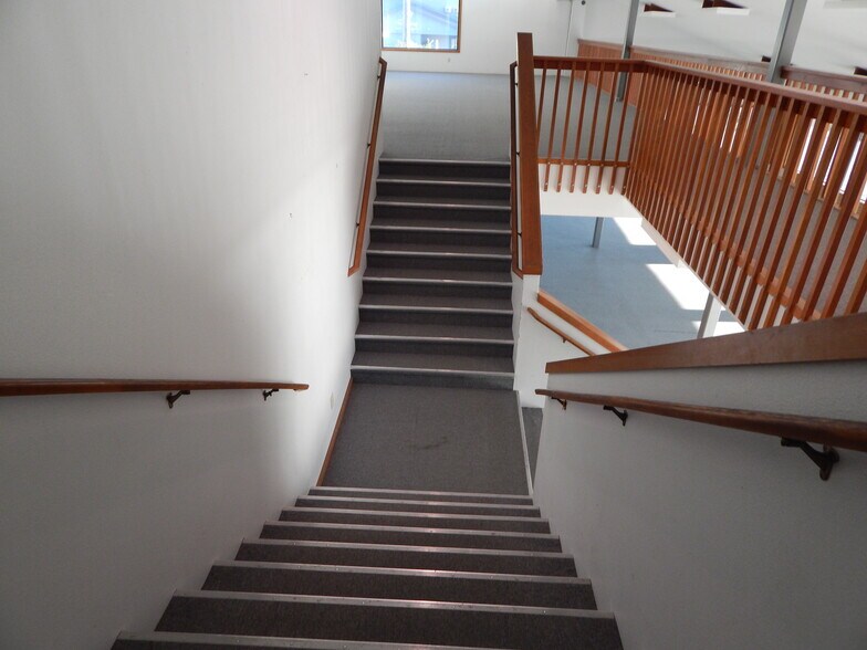 More Photos Of 330 NE Garden Valley Blvd, Roseburg Freestanding For Lease