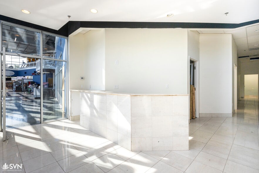 More Photos Of 1028-1030 Wellington Way, Lexington Health Club For Lease