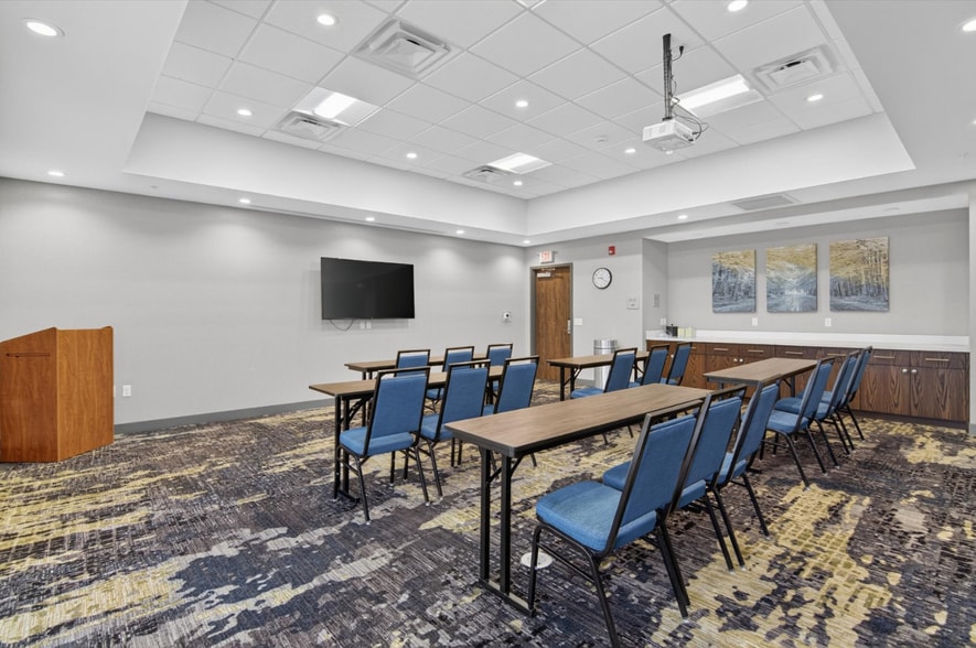 More Photos Of 1335 S Main St, Adrian Hotel For Sale