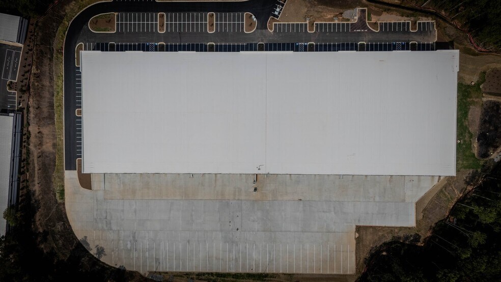 More Photos Of 5720 Trade Dr, Alpharetta Warehouse For Lease