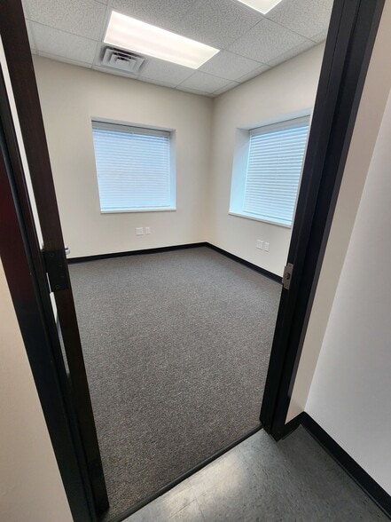 More Photos Of 1261 Butler Rd, League City Warehouse For Lease