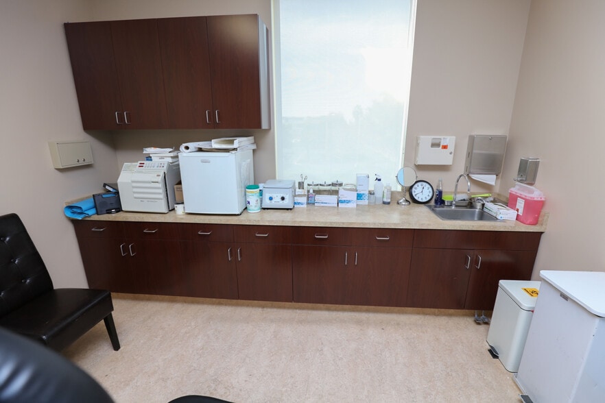 More Photos Of 2010 E 1st St, Santa Ana Medical For Lease
