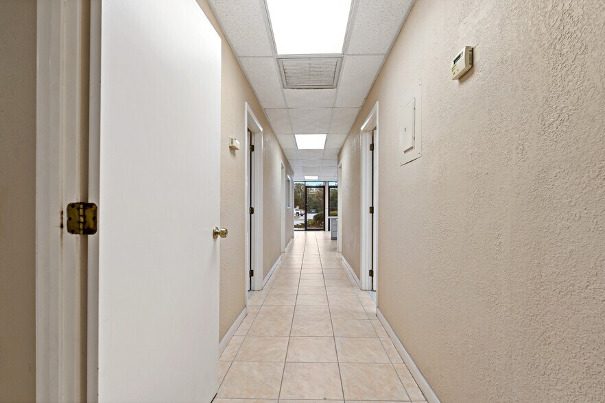 More Photos Of 567 Avenue K SE, Winter Haven Office For Sale