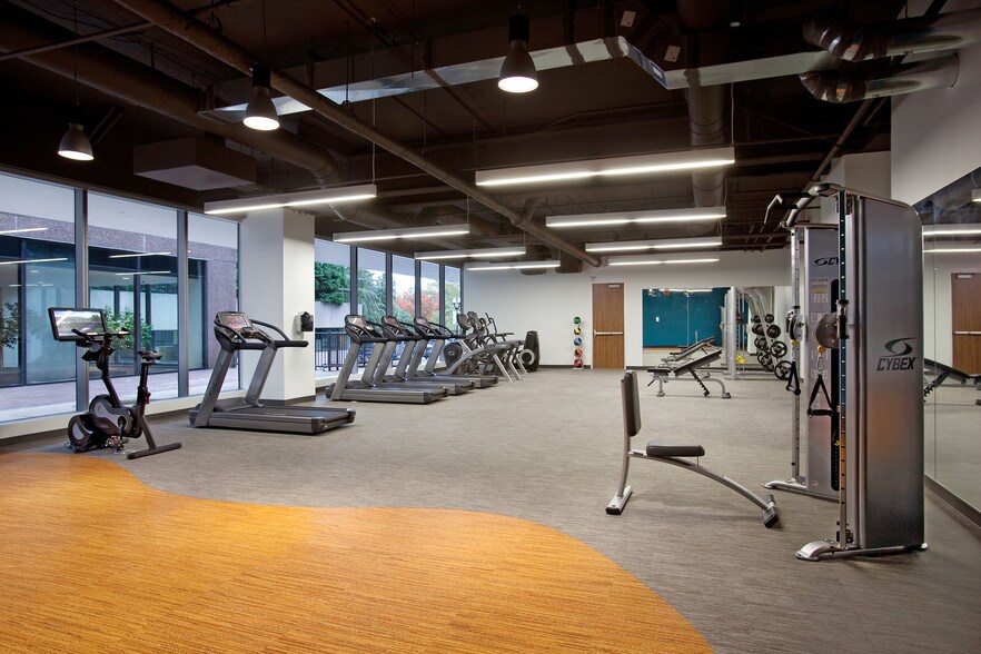 More Photos Of 1400 Crystal Dr, Arlington Office For Lease