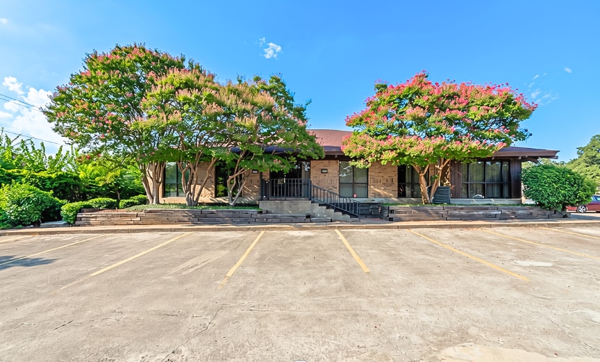 More Photos Of 1721 Cimarron Trl, Hurst Medical For Sale
