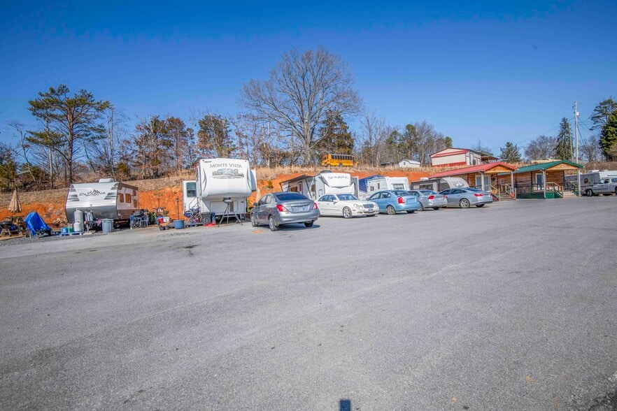 More Photos Of 104 Circle Rd, Newport Manufactured Housing Mobile Home Park For Sale