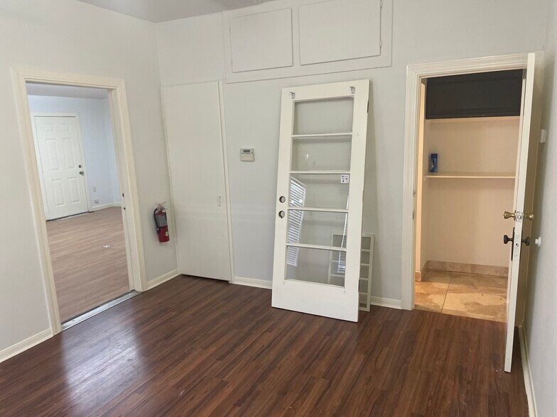 More Photos Of 738 W Hildebrand Ave, San Antonio Storefront Retail Office For Lease