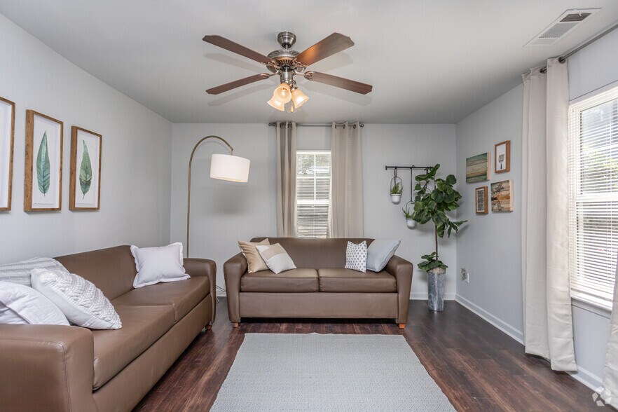 More Photos Of 102 University Dr, Carrollton Apartments For Sale