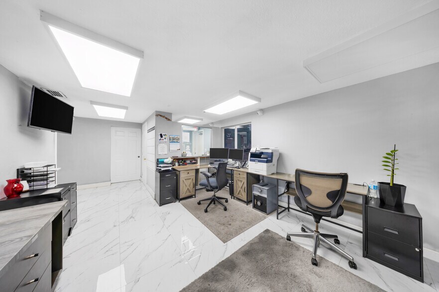 More Photos Of 2696 W 3rd Ave, Hialeah Truck Terminal For Sale