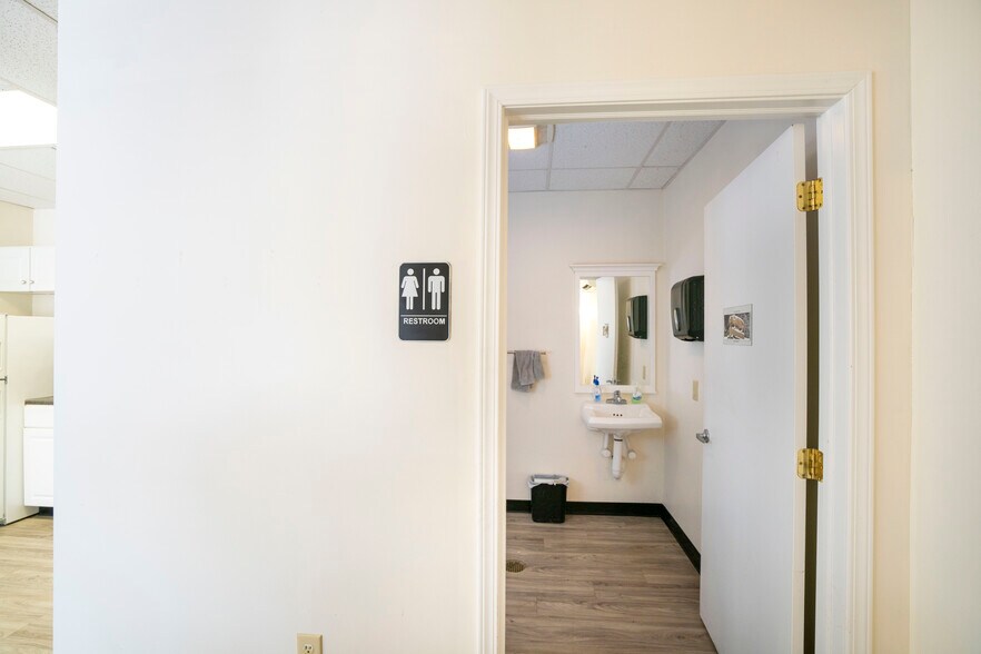 More Photos Of 3340 E Pleasant Valley Blvd, Altoona Freestanding For Sale