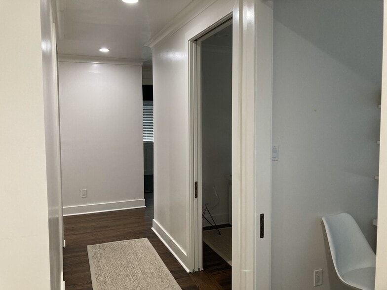 More Photos Of 4344 Congress Ave, Dallas Office For Sale