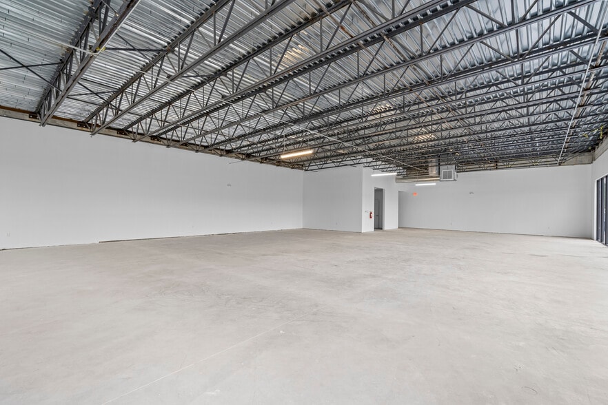 More Photos Of 2215 N Federal Hwy, Hollywood Restaurant For Lease