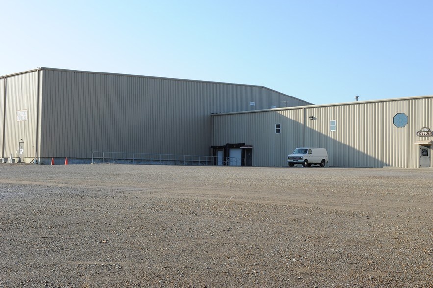 Primary Photo Of 102 N Sundale Rd, Norwich Warehouse For Lease