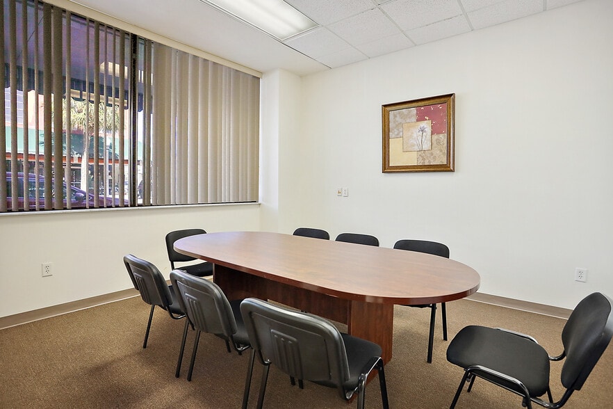 More Photos Of 711 W Main St, Leesburg Medical For Lease