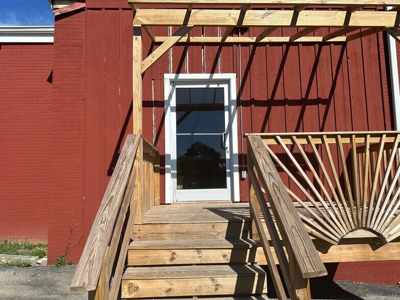 More Photos Of 2211 Windsor St, Chattanooga Service For Sale