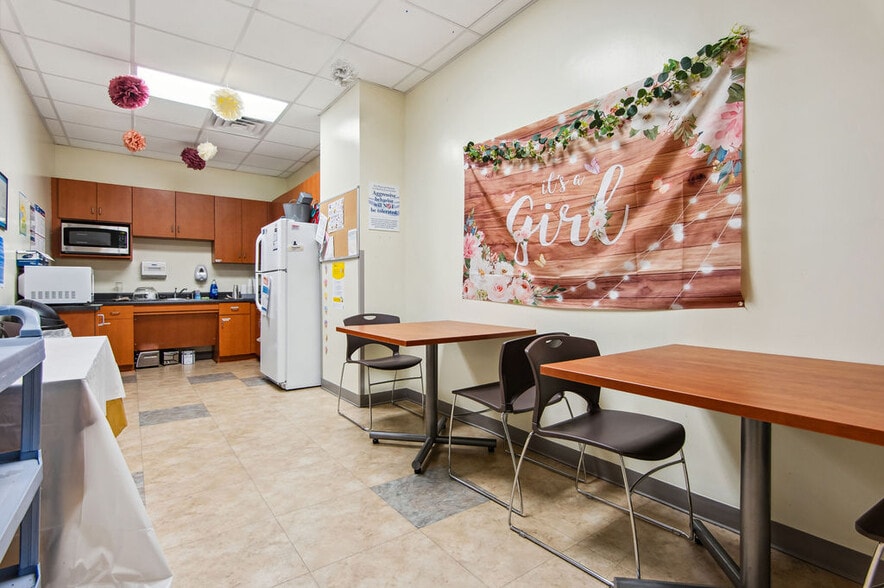More Photos Of 4275 Western Blvd, Jacksonville Medical For Sale
