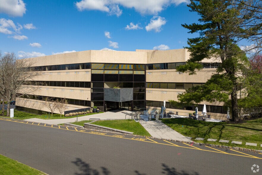 Primary Photo Of 300 Executive Dr, West Orange Medical For Lease