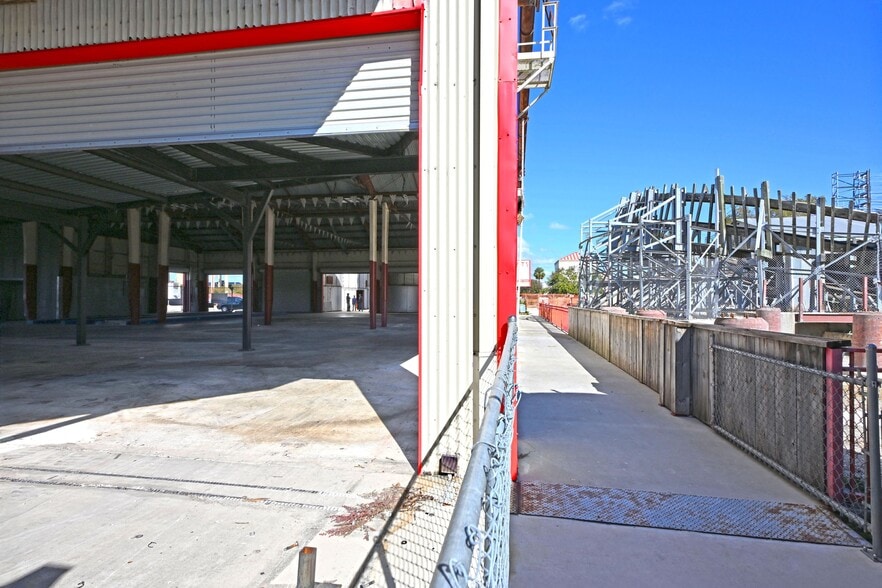 More Photos Of 1123 Bowie St, Seguin Warehouse For Sale