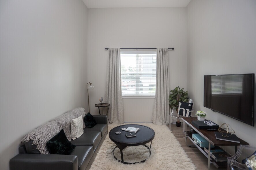 More Photos Of 1425 N Dunn St, Bloomington Apartments For Lease