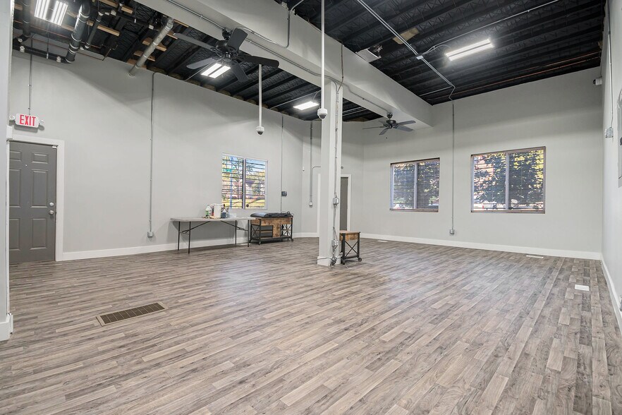 More Photos Of 2601-2603 N 45th St, Omaha Storefront Retail Residential For Sale