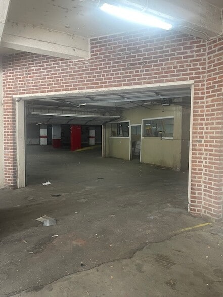 More Photos Of 199 Jefferson Ave, Memphis Parking Garage For Sale