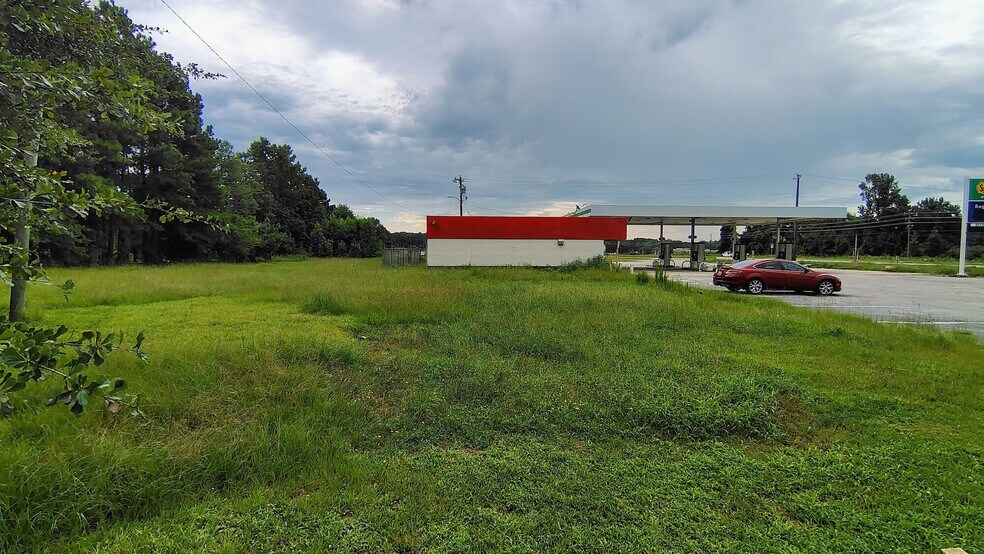 More Photos Of 526 Aberdeen Rd, Raeford Service Station For Sale