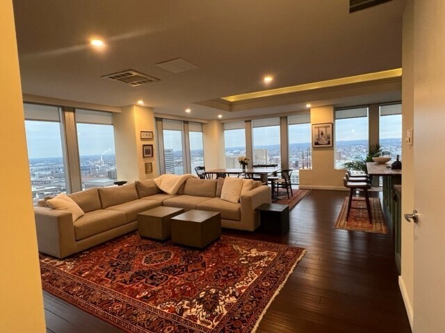 More Photos Of 1 N Charles St, Baltimore Coworking Space