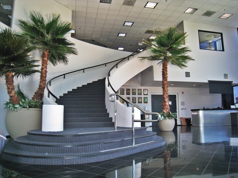 More Photos Of 43195 Business Park Dr, Temecula Warehouse For Lease