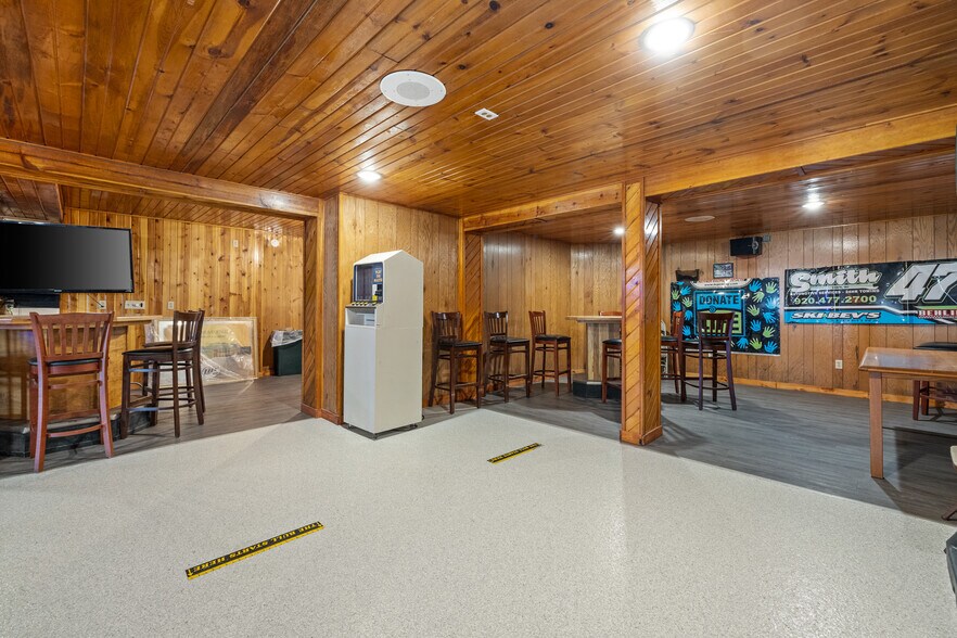 More Photos Of 504 Milwaukee St, Lomira Flex For Sale