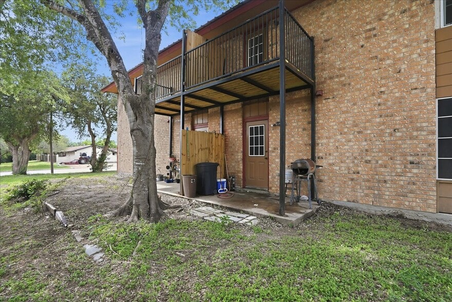 More Photos Of 600 E Crockett St, Beeville Apartments For Sale