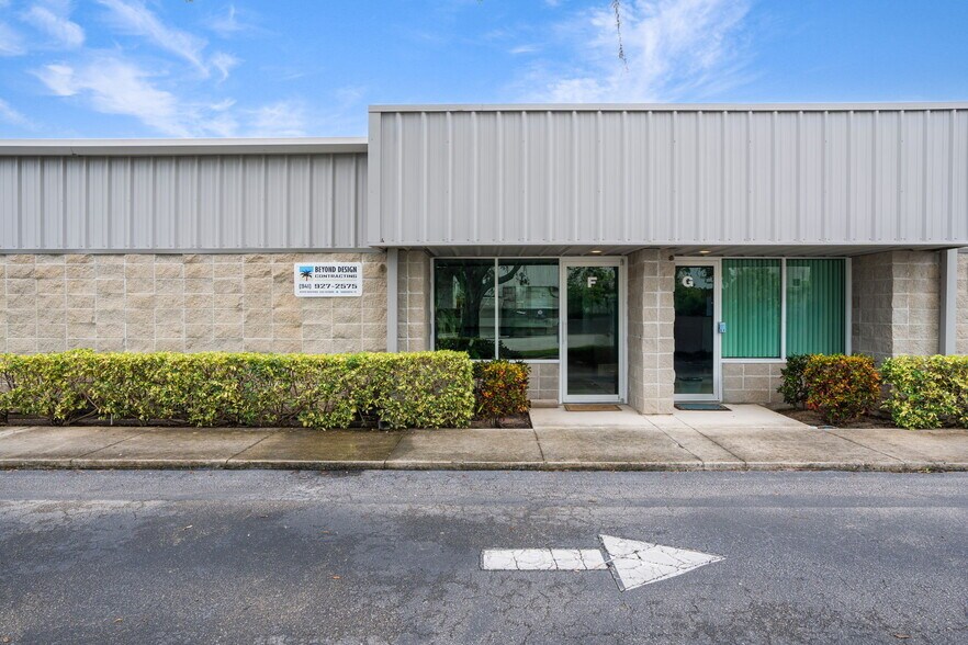 More Photos Of 4545 Mariotti Ct, Sarasota Flex For Lease