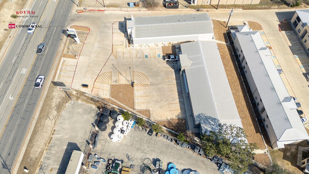 More Photos Of 1401-1405 Sidney Baker St, Kerrville Office For Sale