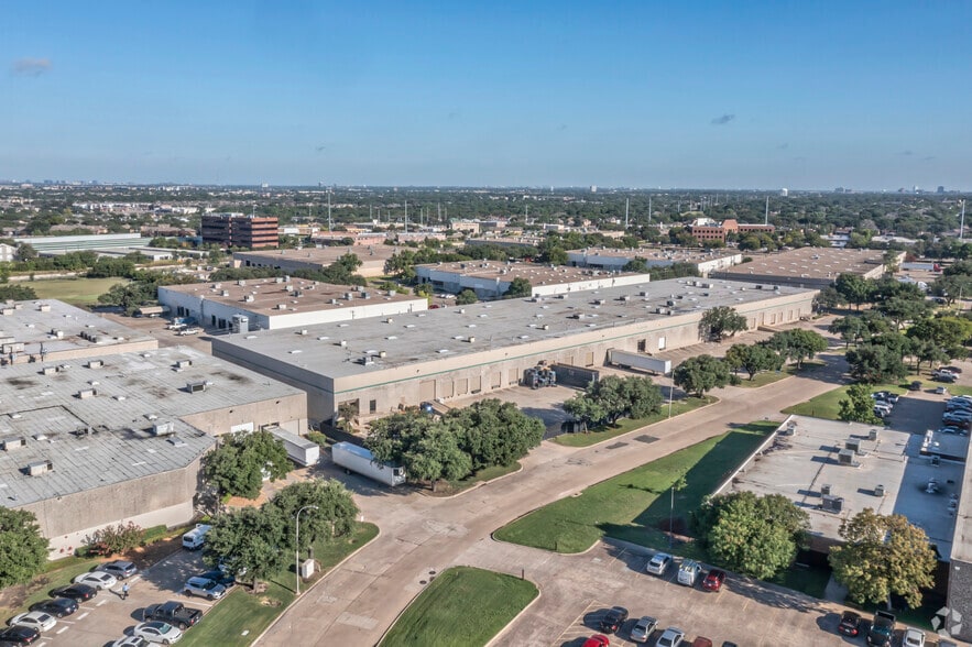 More Photos Of 11441-11461 Hillguard Rd, Dallas Distribution For Lease