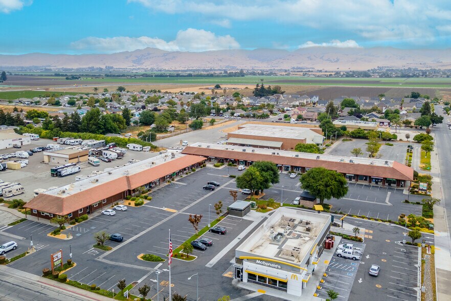 More Photos Of 191 San Felipe Rd, Hollister Unknown For Lease